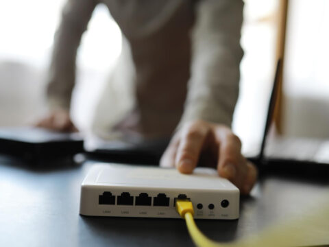 Zaawansowana konfiguracja routerów Mikrotik i CISCO: VLAN i VPN w sieci firmowej